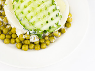 Яйцо под майонезом